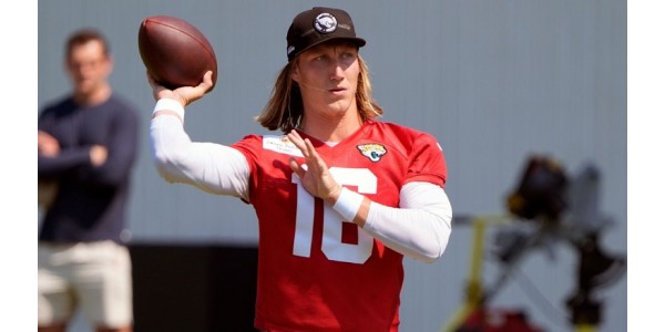 Trevor Lawrence a obtenu à l'avance la prolongation de contrat de salaire la plus élevée des Jaguars de Jacksonville Trevor Lawrence a obtenu à l'avance la prolongation de contrat de salaire la plus élevée des Jaguars de Jacksonville